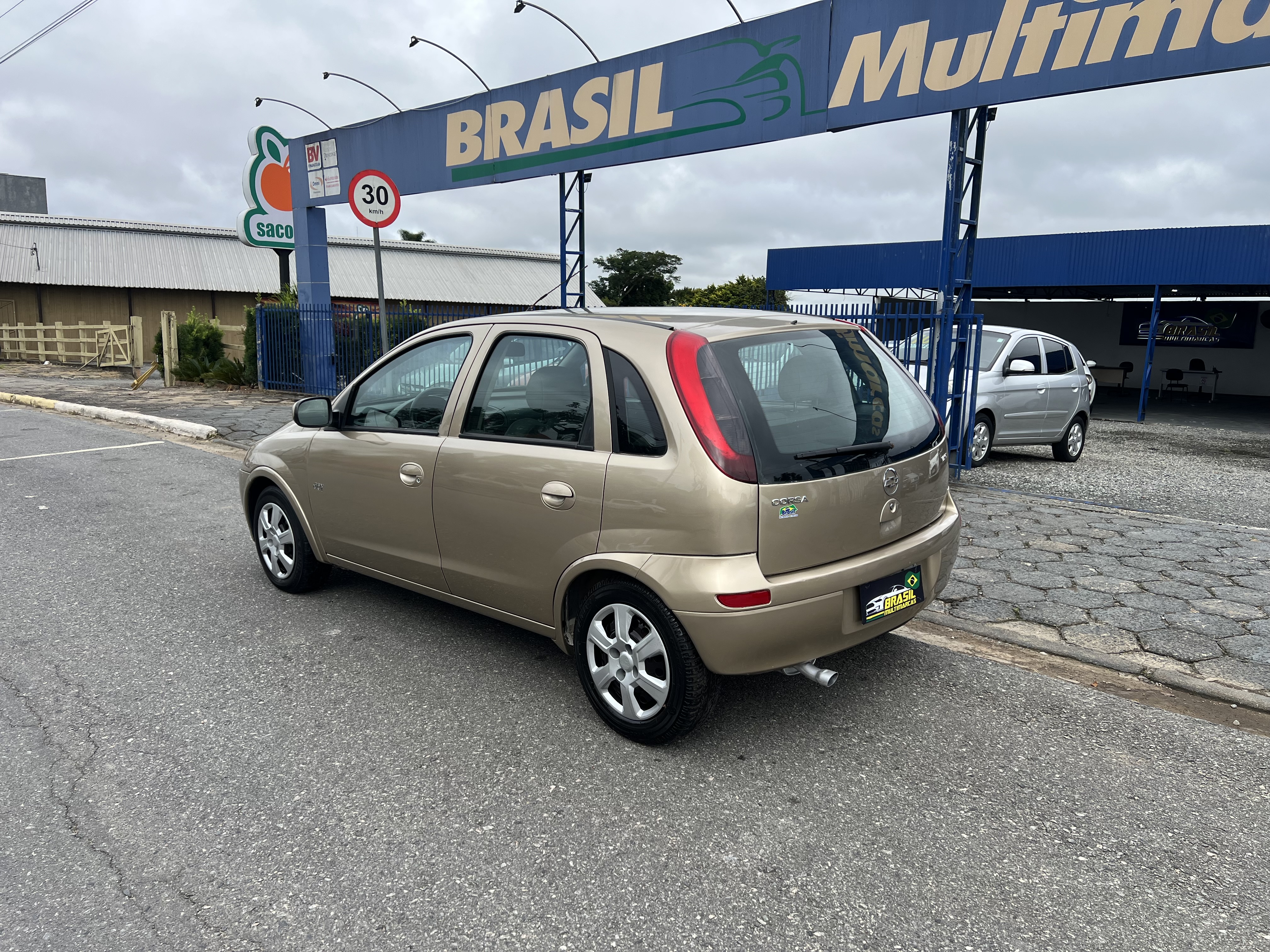 Corsa Hatch 1.0