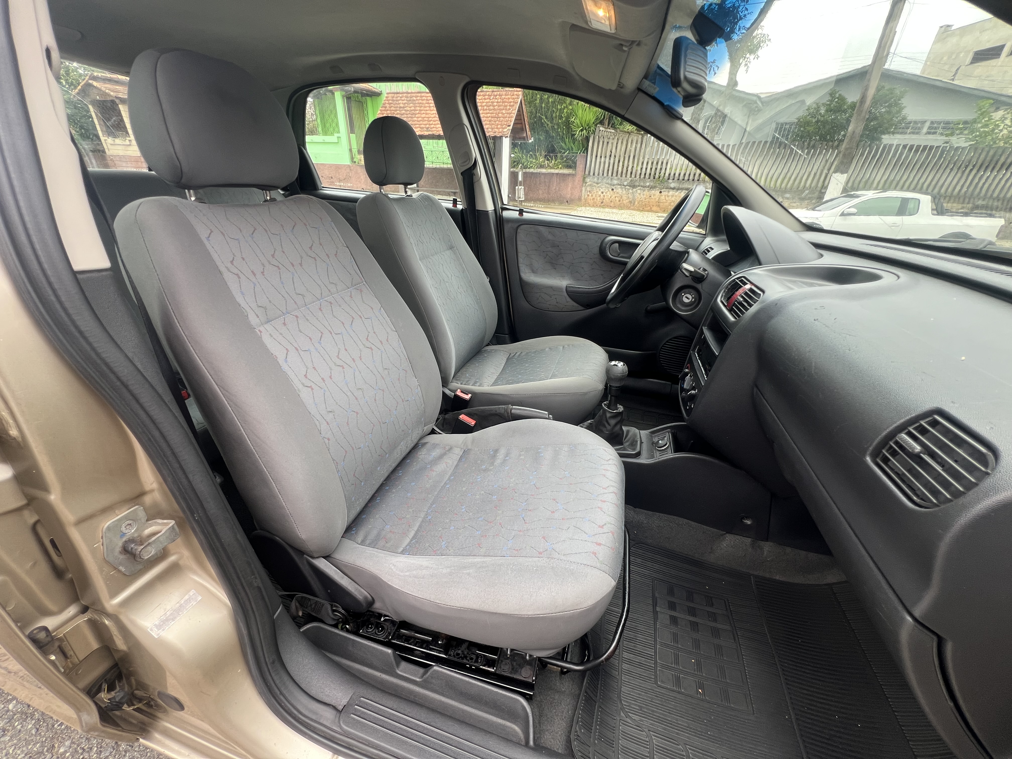Corsa Hatch 1.0